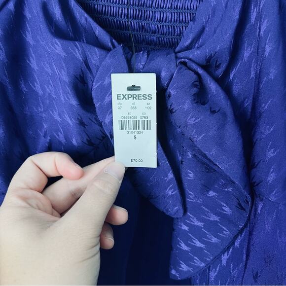 Express Women’s Blue Long Sleeve Bow Front Bodysuit Size Small - Picture 5 of 9